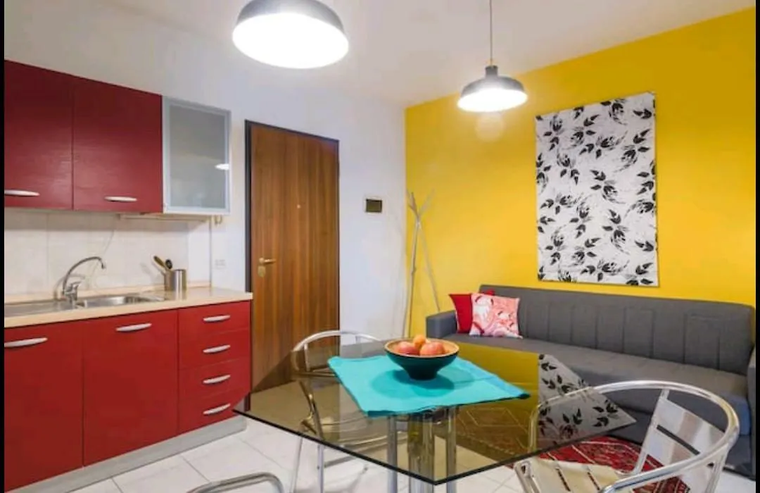 Yellow House 维琴察 公寓